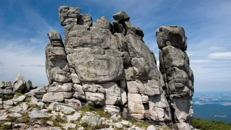 Karkonosze - kraina tajemniczych wodospadów i formacji skalnych