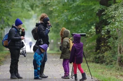 Bogactwo ptaków Doliny Baryczy: Zaproszenie na spacer z Zuzanną Pestką